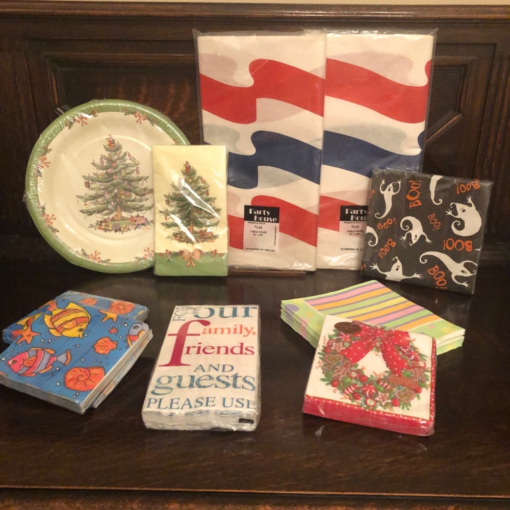 1️⃣3️⃣4️⃣ Pieces of Misc. Party Paper Products 🇺🇸🐠🎄🎁